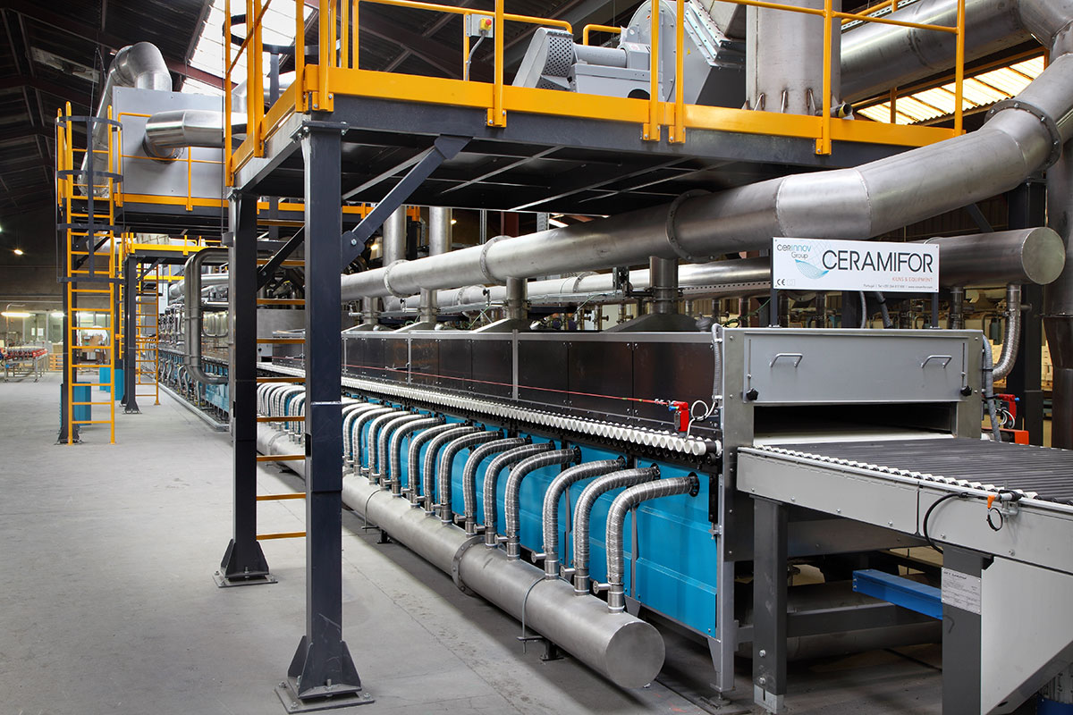 New roller kiln for Ceraquitaine CERAMIFOR becomes part of CERINNOV Group